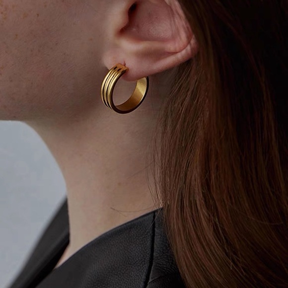 18k gold hoop earrings, mini hoop earrings, medium hoop earrings, gold earrings - Picture 6 of 11